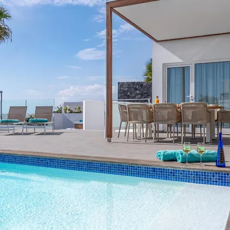 Villa Ereza Royal Family Hoopoe-2 *