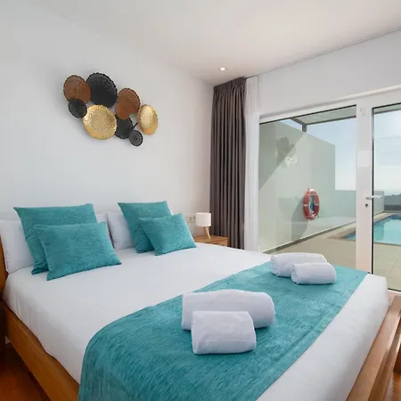 Villa Ereza Royal Family Hoopoe-2 *